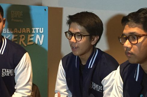 Iqbaal Ramadhan Kecup Pipi Perempuan Ini di We The Fest