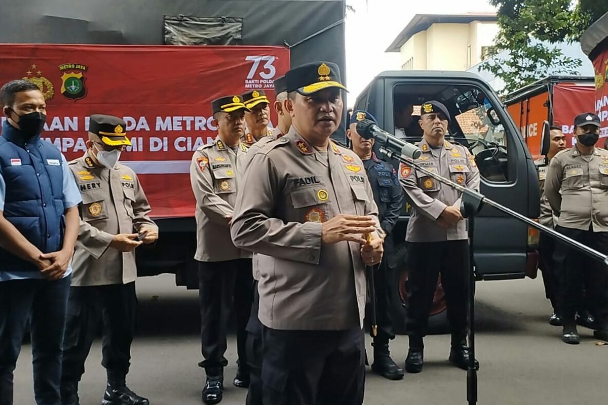 Kapolda Metro Jaya Irjen Fadil Imran saat apel pasukan dan pelepasan bantuan logistik bagi korban gempa di Cianjur, Kamis (24/11/2022) di Polda Metro Jaya. 