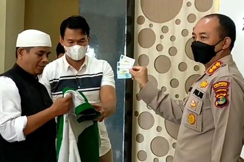 Eks Pengurus Khilafatul Muslimin Bandar Lampung Serahkan Atribut dan Kartu Anggota