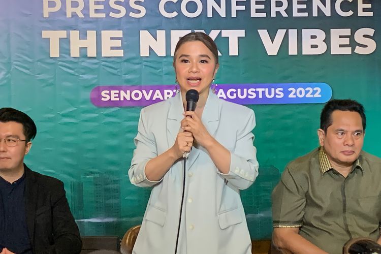 Diva Indonesia Ruth Sahanaya dalam jumpa pers The Next Vibes Season 2 di Senovarti, kawasan Senopati, Jakarta Selatan, Kamis (25/08/2022). 