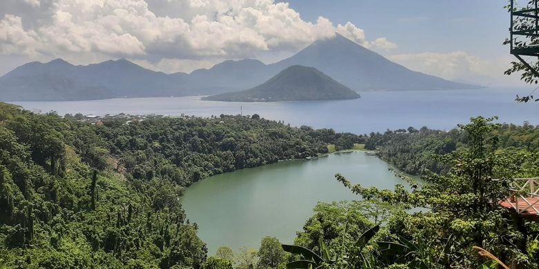 Pemandangan di sekitar Danau Laguna, Desa Ngade, Kelurahan Fitu, Kota Ternate, Provinsi Maluku Utara.
