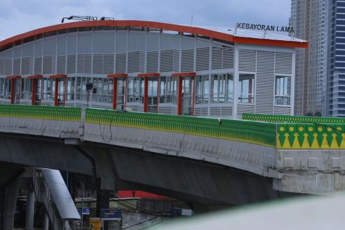 Bentuk fisik halte bus transjakarta pada proyek jalan layang Transjakarta Koridor 13 Ciledug - Tendean di Jakarta, Rabu (18/1/2017). Proyek jalan layang sepanjang 9,3 kilometer tersebut merupakan salah satu upaya mengintegrasikan transportasi umum antarwilayah di DKI Jakarta dan sekitarnya