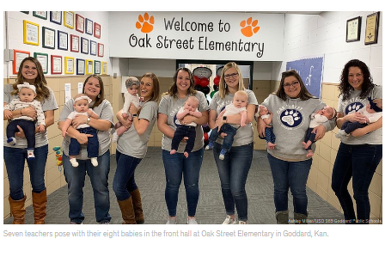 Ketujuh ibu yang melahirkan di waktu yang relatif bersamaan, sekaligus tenaga pengajar di Sekolah Dasar Oak Street di Goddard, Kansas, Amerika Serikat.