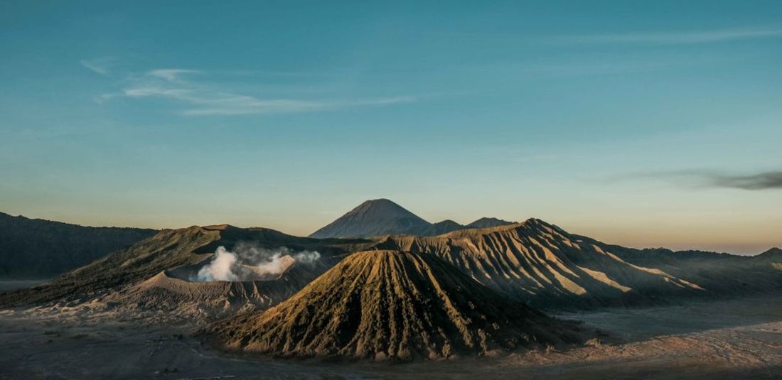 Pemandangan Gunung Bromo dari Penanjakan 2, Probolinggo, Jawa Timur.