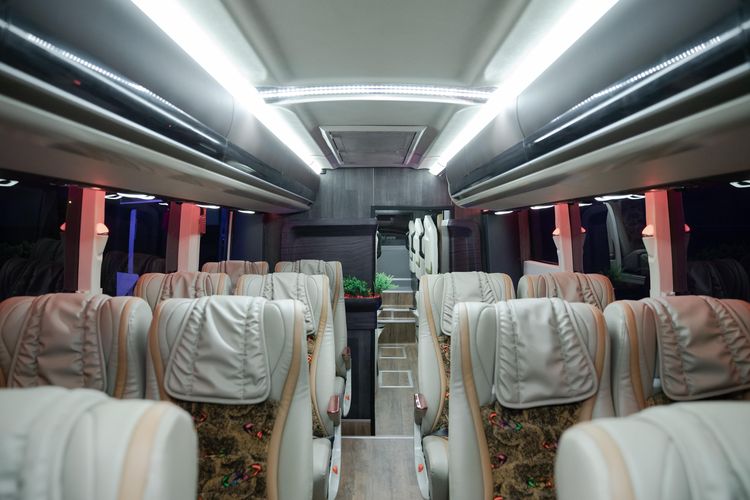 Peluncuran bus Legacy SR2 Suites Combi Family Series