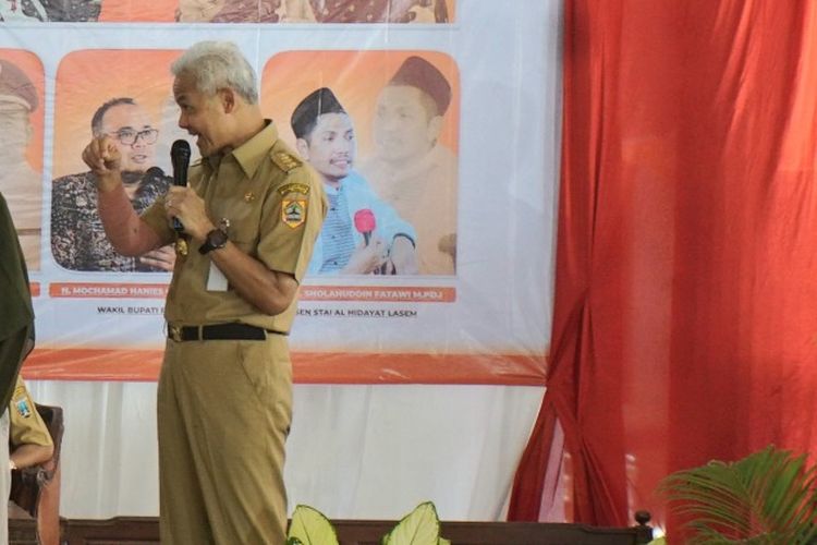 Gubernur Jawa Tengah, Ganjar Pranowo memberikan motivasi pada acara seminar di Pendopo Kabupaten Rembang, Senin (10/7/2023).