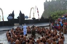 Begitu Magis, Terhipnotis Tari Kecak di Pura Uluwatu