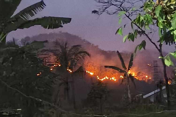 Lahan 70 Hektare Terbakar, Pemadaman Terkendala Akses yang Terjal