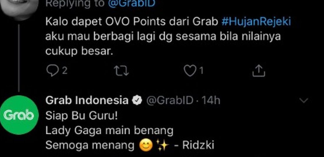 Tangkapan layar berisikan interakasi President of Grab Indonesia Ridzki Kramadibrata saat berbalas tweet dengan pelanggan pada akun Twitter Grab Indonesia.