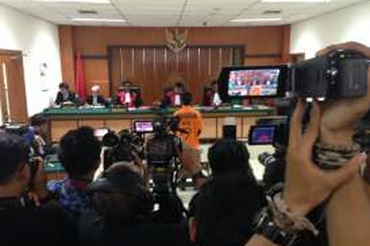 Suasana sidang vonis tujuh orang simpatisan kelompok radikal ISIS di Pengadilan Negeri Jakarta Barat, Selasa (9/2/2016). 







