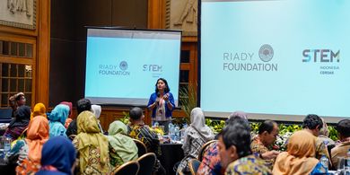 STEM Bukan Hanya soal Rumus, Riady Foundation Ajak Guru Ubah Cara Pikir