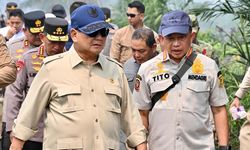 Mendagri Tito Dampingi Presiden Prabowo Tinjau Penanganan Karhutla di Kalimantan Barat