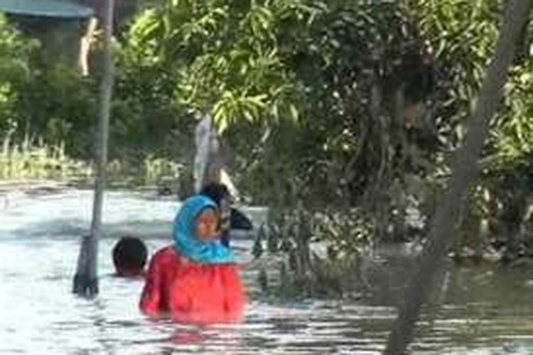 Banjir yang merendam wilayah kecamatan Tikke raya Mamuju utara suilawesi barat sejak lebih dari sepeka terakhir terus meluas hinga ke 9 dusun.