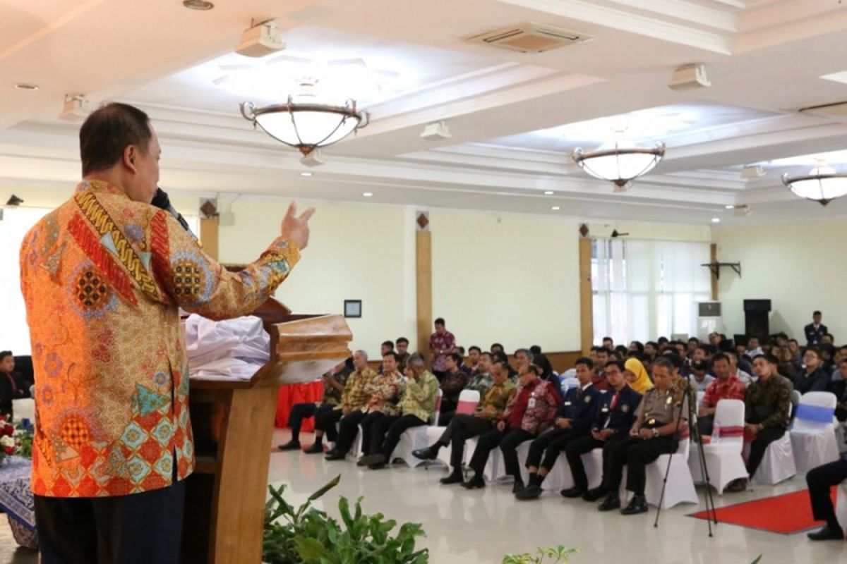 Menristekdikti Mohamad Nasir saat menjadi pembicara seminar ?Brand Yourself to be Young Success Technopreneur? nasional di Politeknik Negeri Semarang, Sabtu (15/9/2018). 