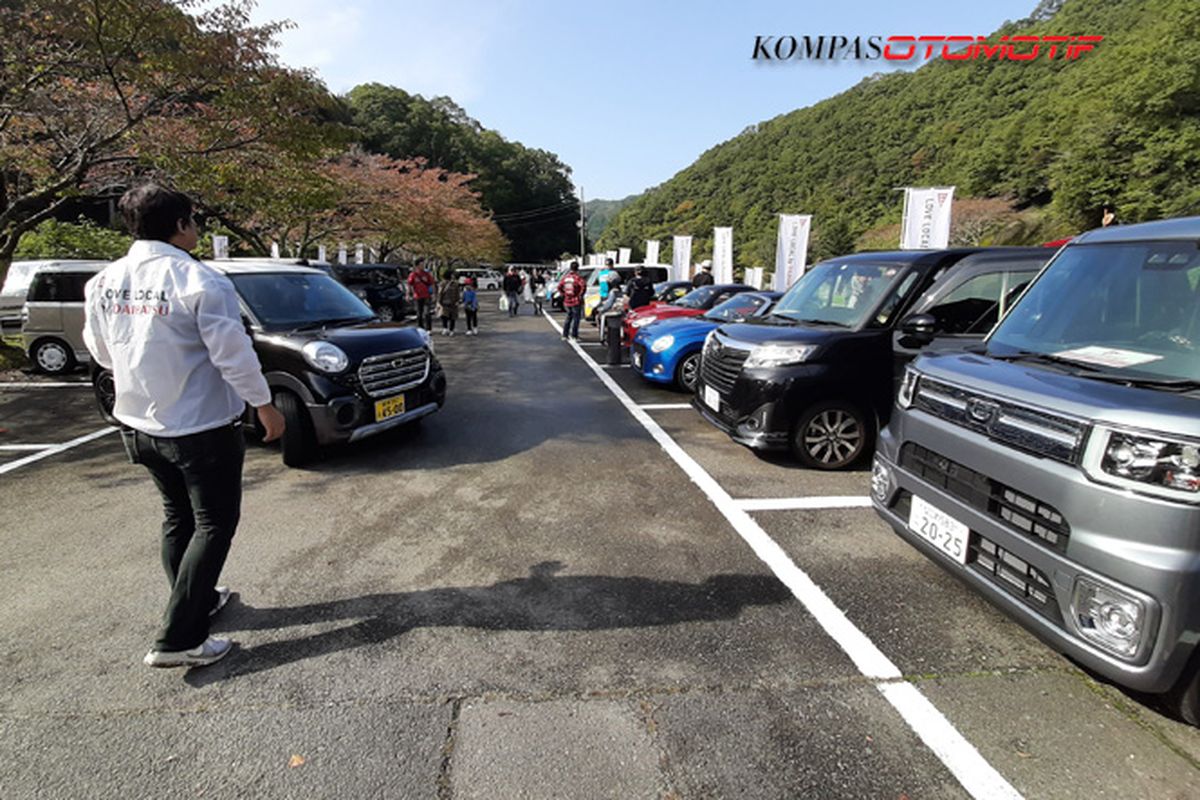 Komunitas dan pengguna Daihatsu berkumpul dalam program Love-Local di Chimyoko-Kawanishi, Jepang.