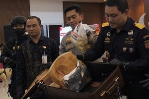 Koper Tampak Biasa Ini Ternyata Menyimpan 2 Kg Bubuk Ekstasi di Balik Dindingnya