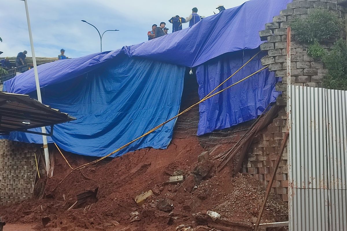 Tebing Tol Bintaro Longsor Tak Sampai Ganggu Lalin di Tol