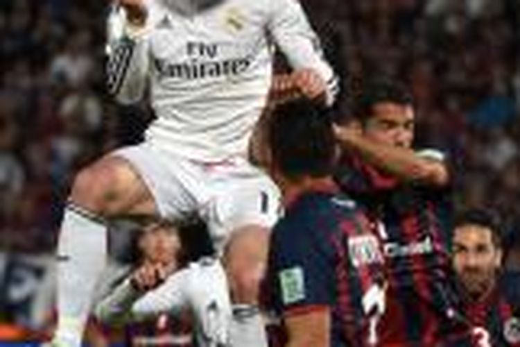 Salah satu aksi pemain sayap Real Madrid Gareth Bale pada pertandingan final Piala Dunia Antarklub melawan San Lorenzo, di Marakesh, 20 Desember 2014.