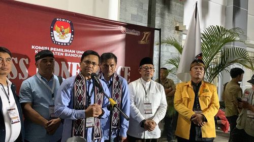 Tepis Isu Kotak Kosong, Sahrul Gunawan-Gun Gun Daftar Pilkada Bandung