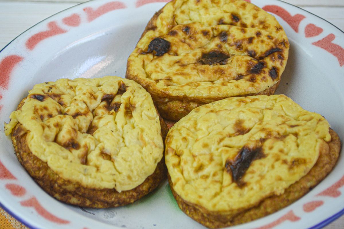 Ilustrasi kue lumpur bakar.