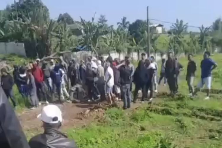 Petani Kaki Gunung Salak Diintimidasi Preman, Diminta Kosongkan Lahan yang Dikelola Turun-temurun