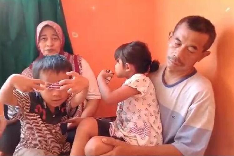Ason Sopian, warga Kavling Kamboja Blok B1 Nomor 87 RT 004 RW 015 Kelurahan Sei Pelenggut, Kecamatan Sagulung, Batam, Kepulauan Riau (Kepri) tidak pernah menyangka apa yang telah dilakukannya malah menjadi viral seperti sekarang ini.