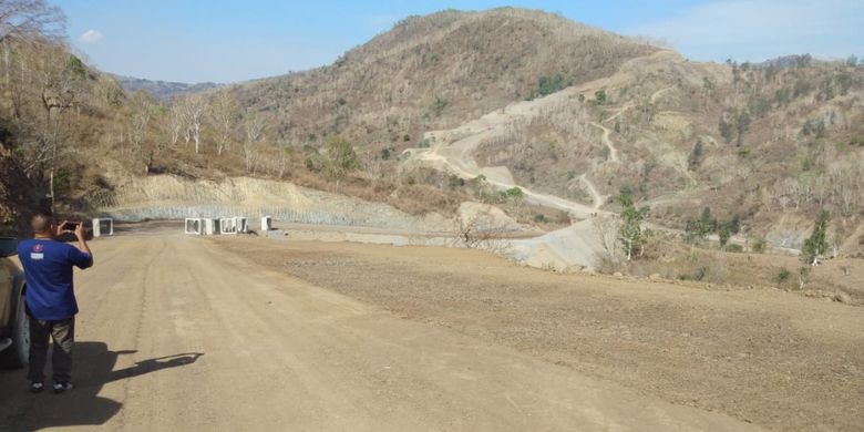 Kondisi aktual Jalan Sabuk Merah yang menghubungkan perbatasan Indonesia-Timor Leste.