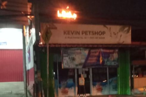 Akibat Korsleting Listrik, Gulungan Kabel PLN Terbakar di Jalan Kartini Bekasi Timur