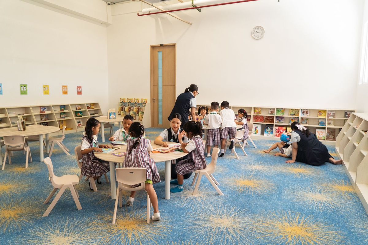 Ilustrasi anak-anak sedang belajar Bahasa Mandarin. 