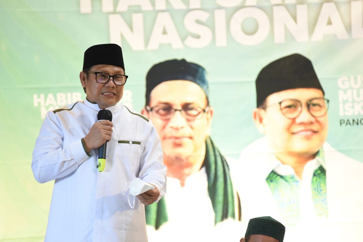 Gus Muhaimin sampaikan dalam Refleksi Hari Santri Nasional (HSN) 2021 dengan mengusung tema Santri Siaga Jiwa dan Raga di Pesantren (Ponpes) Al Madina Gunungpati Semarang, Jawa Tengah (Jateng), Rabu (20/10/2021).

