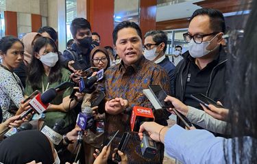 Menteri BUMN Erick Thohir di Kompleks Parlemen Senayan, Jakarta, Senin (13/2/2023). Artikel ini berisi jadwal KLB PSSI.