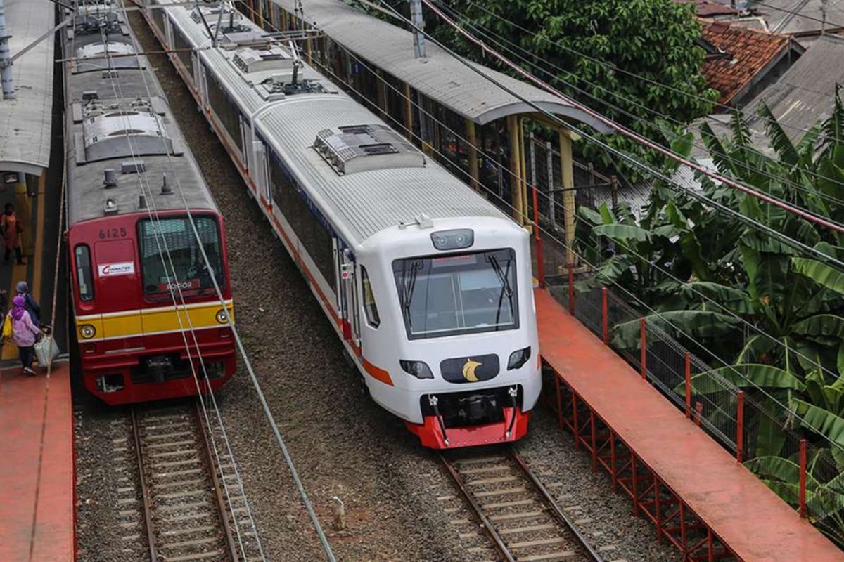 Kereta Api Bandara melintas di Stasiun Karet, Jakarta (8/1/2018). PT Bank Negara Indonesia (Persero) Tbk (BBNI) menjadi nama dari salah satu stasiun kereta bandara Soekarno-Hatta yakni, Stasiun BNI City yang terletak di kawasan Sudiman, Jakarta.