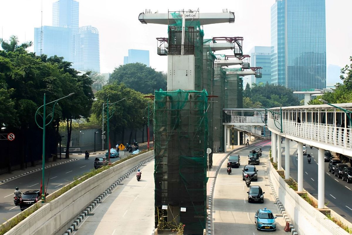 SIG turut berpartisipasi dalam konstruksi LRT Cawang-Dukuh Atas, dengan memasok beton pada jenis pekerjaan pondasi tiang (bore pile) LRT, tiang pancang LRT, jalur LRT, lantai kerja LRT dan girder (penopang) jembatan.
