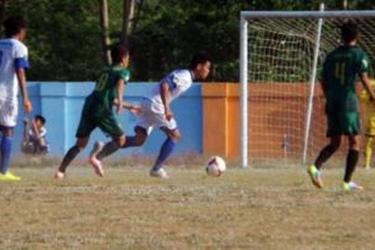 Lima gol bunuh diri warnai laga PSS vs PSIS yang digelar di stadion Ssana Krida Sleman, Minggu 26 Oktober 2014. 