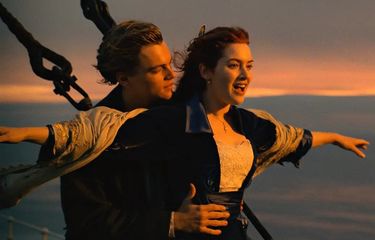 Pada tanggal 1 November 1997, Titanic, disutradarai oleh James Cameron, dan dibintangi oleh Leonardo DiCaprio dan Kate Winslet, tayang perdana di Festival Film Internasional Tokyo Tahunan ke-10. Film ini memenangkan Academy Award 1998 untuk Film Terbaik.