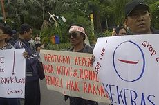 Aktivis LSM Se-Surabaya Aksi Solidaritas untuk Mathur Husairi