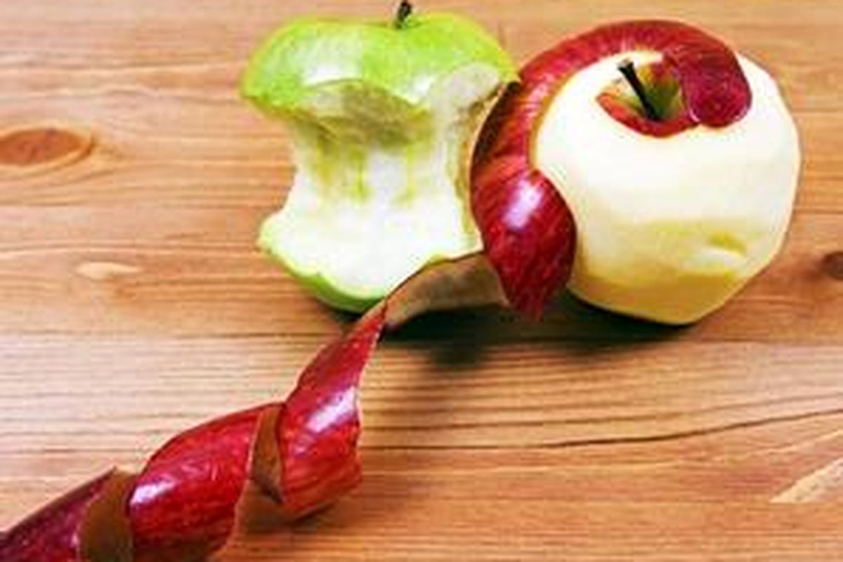 Buah ini mengandung pelembab, dan asam apel mampu menghaluskan kerut-kerut pada kulit. 