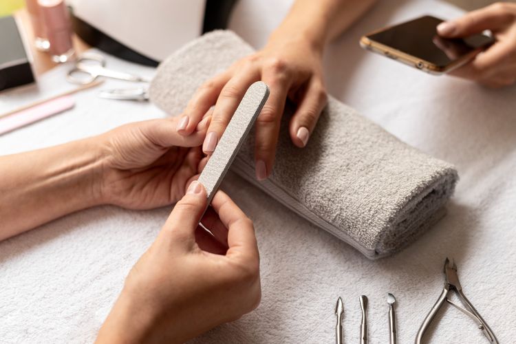 Lampu UV Vs LED untuk Nail Art, Mana yang Lebih Cepat dan Aman?