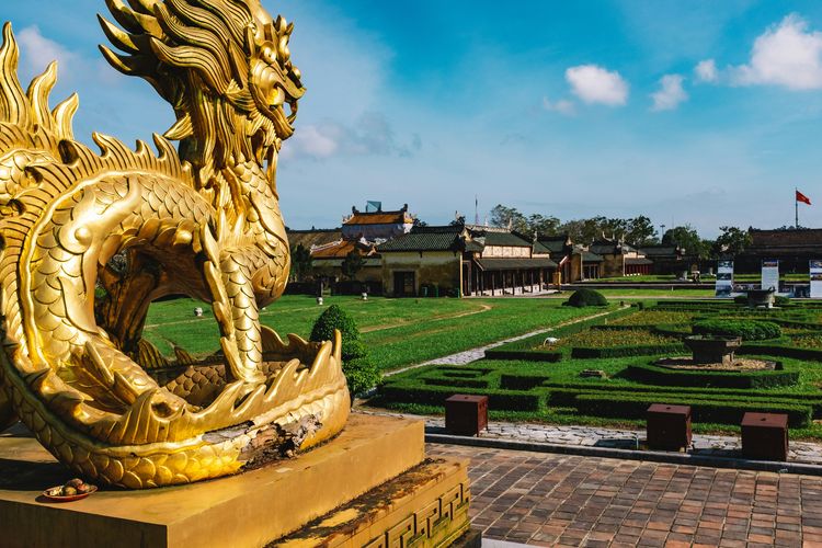 Terobos Area Terlarang Istana, Pria Ini Patahkan Harta Karun Nasional Vietnam