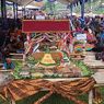 Jalan Rusak 20 Tahun Akhirnya Diperbaiki, Warga Ngawi Syukuran 1.000 Tumpeng