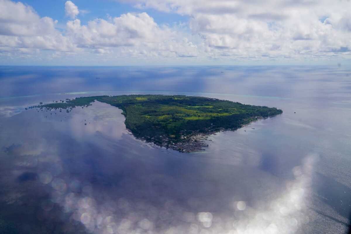 Pemantauan lewat udara untuk melakukan pencarian terhadap Kapal Motor (KM) Ladang Pertiwi 02 yang memuat 42 orang ini dikabarkan tenggelam pada Kamis  (26/5/2022) sekitar pukul 03.30 Wita, sekitar 10 NM sebelum Pulau Pemantauan di perairan Selat Makassar.