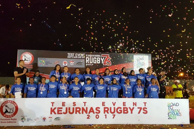Tim putri DKI Jakarta berhasil memenangi Kejuaraan Nasional Rugbi 2017 yang berlangsung di GOR Soemantri Brodjonegoro, Jakarta, Kamis (26/10/2017).