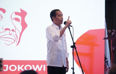 Presiden Joko Widodo berpidato saat membuka rapat kerja nasional Sekretariat Nasional (Seknas) Jokowi di Hotel Salak, Bogor, Sabtu (16/9/2023).