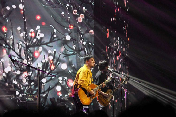 Band Armada menghibur para penonton di Mega Konser Akhir Cinta Si Doel di Studio RCTI plus,Kebon Jeruk, Jakarta Jumat(17/1/2020). Armada membawakan  lagu Asal Kau Bahagia