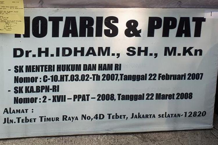 Sindikat penipu jual beli rumah mewah menggunakan nama notaris dr. H. Idham, S,H, M,Kn saat beraksi. Para tersangka memasang plang menggunakan nama Idham di kantor notaris palsu di Jalan Tebet Timur Raya, Jakarta Selatan. Kantor Notaris PPAT