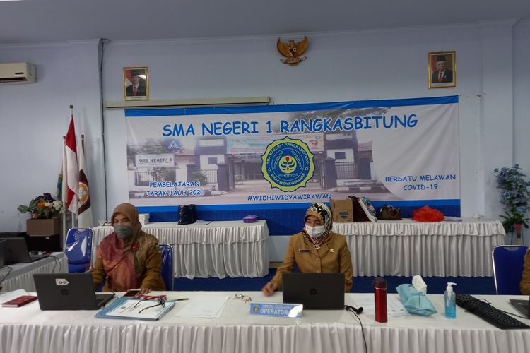 Suasana PPDB 2021 di SMAN 1 Rangkasbitung, Kabupaten Lebak, Banten, Senin (21/6/2021).