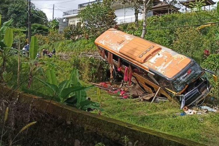 Kondisi kendaraan yang terlibat kecelakaan maut di Baturiti, Tabanan, Sabtu 18 Juni 2022 

