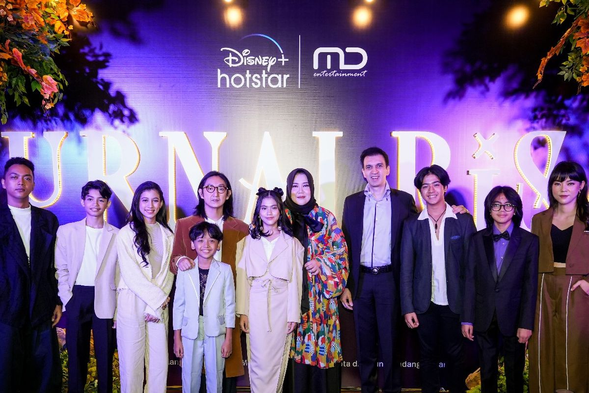 Deretan pemain, sutradara, penulis, hingga produser serial Jurnal Risa yang akan tayang di Disney+ Hotstar pada 27 Mei 2023.