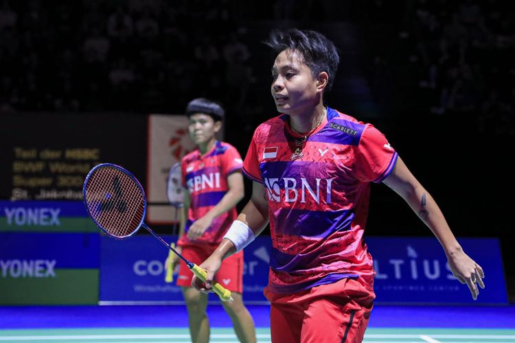 Ganda putri Indonesia Apriyani Rahayu/Siti Fadia Silva Ramadhanti saat berjuang pada semifinal Swiss Open 2023 di St Jakobshalle, Basel, Sabtu (25/3/2023) malam WIB. Terkini. Apriyani/Fadia tersingkir pada babak 16 besar Thailand Open 2023 di Indoor Stadium Huamark, Kamis (31/5/2023). 