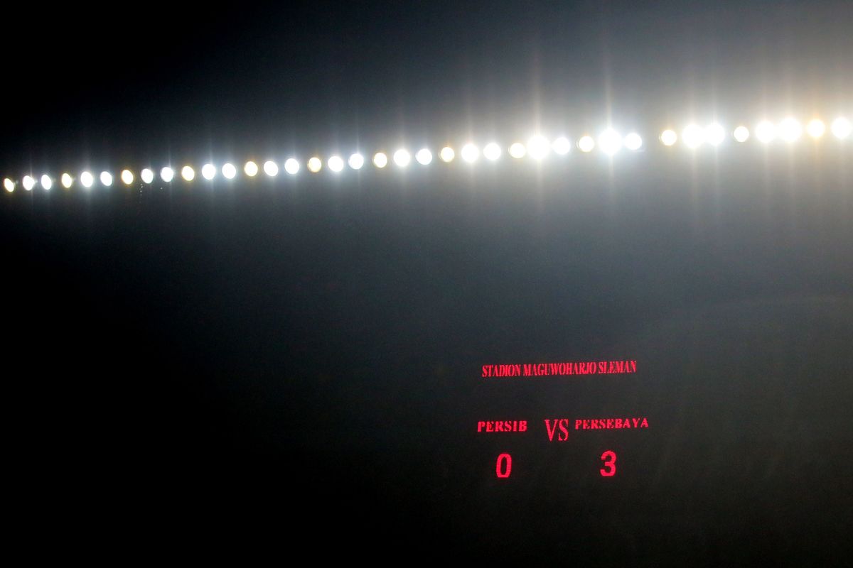 Pertandingan pekan 16 Liga 1 2021-2022 antara Persib Bandung melawan Persebaya Surabaya yang berakhir dengan skor 0-3 di Stadion Maguwoharjo Sleman, Rabu (8/12/2021) malam.